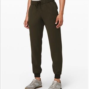 NWT Lululemon On The Fly Jogger Woven